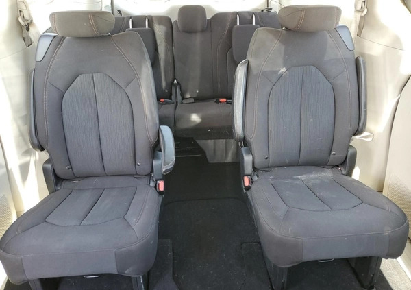 Chrysler Pacifica cena 49000 przebieg: 118993, rok produkcji 2019 z Olszyna małe 79